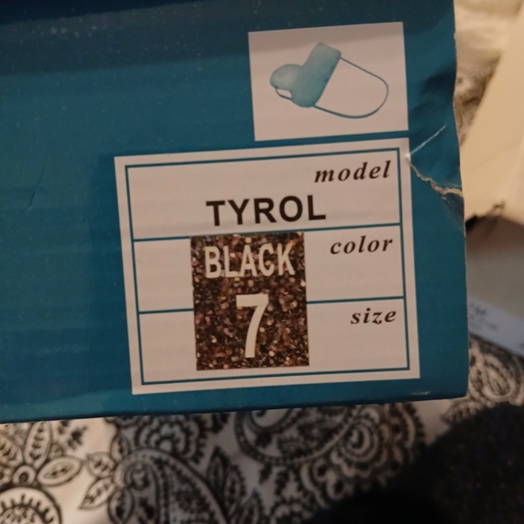 Slippers - Picture 3 of 3